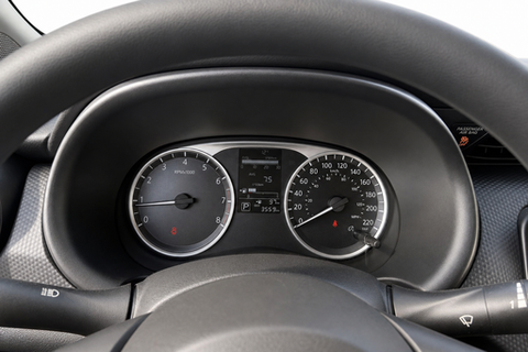 2025 Nissan Kicks Play — view 9