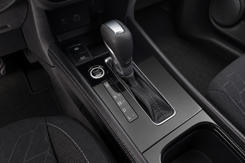 2025 Nissan Kicks Play — view 9